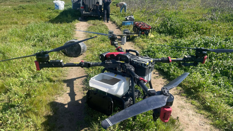 drones campo operario drones